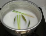 Foto langkah ke 2 dari resep Tumpeng mini nasi uduk simple magicom.