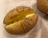 Hình bước làm 4 của món Jacket potato - món ngon cho bé trong 15 phút