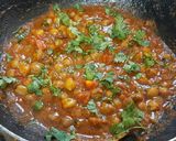 A picture of step 4 of Chole gravy.