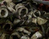 Foto langkah ke 5 dari resep Oseng cumi hitam.