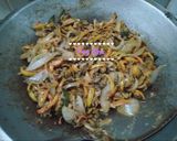 Foto langkah ke 6 dari resep Kerang Kupas Tumis Kulit Melinjo.