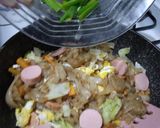Foto langkah ke 5 dari resep Kwetiau Goreng Ebi (Bekal Sekolah).