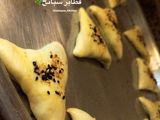 معجنات سبانخ وجبنة وميني بيتزا