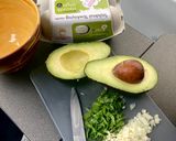 Foto langkah ke 1 dari resep Avocado Omelette.