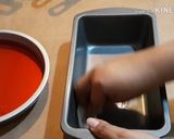 Foto del paso 6 de la receta: Gelatina de yogurt griego y mosaicos de fresa