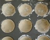 A picture of step 6 of Taisen's Mini Fruit Pies.
