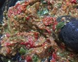 Foto langkah ke 4 dari resep Sambal Terasi cabai Merah Hijau.