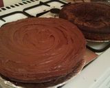 A picture of step 3 of Vickys 'FROZEN' Cake - Decoration Idea.