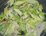 Foto langkah ke 1 dari resep Kothok daun singkong / sayur oblok-oblok.