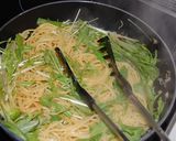 A picture of step 5 of Jako (Semi-Dried Baby Sardines) and Mizuna Pasta.