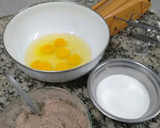 Foto del paso 1 de la receta: Bizcochuelo para torta de cumpleaños de chocolate rectángular