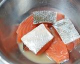 A picture of step 2 of Sauted Autumn Salmon, Mushrooms and Atsu-age Tofu with Soy Sauce.