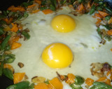 ரோட்டுக்கடை முட்டை ஃப்ரைடு ரைஸ் (Muttai fried rice recipe in tamil) ரெசிபி ஸ்டேப் 4 புகைப்படம்