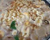 Foto langkah ke 6 dari resep Mie Godok Volcano Ekonomis.