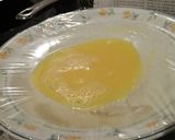 A picture of step 2 of Fluffy Microwaved Omurice.