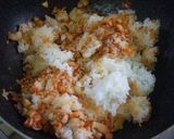 A picture of step 4 of Kimchi Shiso Onigiri (Rice Balls).