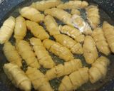 Foto langkah ke 5 dari resep Molen mini.