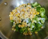 स्वीट कॉर्न शिमला मिर्च की सब्जी(sweet corn capsicum dry sabji recipe in Hindi) रेसिपी चरण 2 फोटो