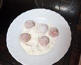 Foto del paso 1 de la receta Albóndigas de pollo y pavo con papas fritas y salsa