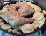Foto del paso 4 de la receta: Muslo de pollo con salsa de black beer y guarnición de kartoffel