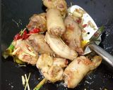 Foto langkah ke 4 dari resep Kepala ayam tumis daun pandan 🌿🍃🌾.