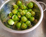 Foto del paso 1 de la receta: Coles de Bruselas en salsa de almendras