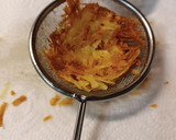 Foto del paso 5 de la receta: Nidos de patatas con gulas y huevos de codorniz