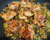 Foto del paso 2 de la receta: Muslos de Pollo deshuesados a la cerveza