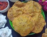 A picture of step 6 of Aloo Puri.