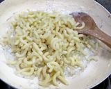 A picture of step 3 of White sauce macaroni.