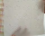 A picture of step 2 of Star print strawberry chocolate sandwich cake.