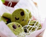 A picture of step 12 of Matcha Milk Chocolate Chip Cookies.