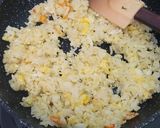 Foto langkah ke 8 dari resep Nasi goreng daun jeruk.