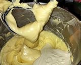 Foto langkah ke 9 dari resep Chiffon birthday cake with american buttercream.