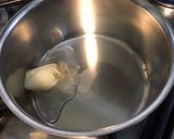 Une image de l'étape 2 de Sauce au vin, ail et champignons (pour viandes).
