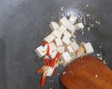 Foto langkah ke 2 dari resep Kucai Tahu Telur by jesslyn orlane.