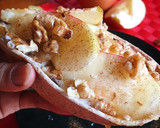 Foto del paso 2 de la receta: Barquita de yogur y manzana