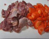 A picture of step 2 of Tomato and Curry Stew with Chicken and Lotus Root.
