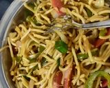 वेज हक्का नूडल्स (Veg hakka noodles recipe in Hindi) रेसिपी चरण 3 फोटो