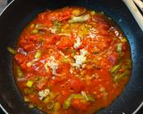 Paradicsomszószban sült tőkehal kapribogyóval és mazsolával mediterrán módra recept fázis 2 fotója
