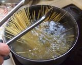 A picture of step 2 of Vongole Bianco - Clam Pasta.