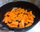 A picture of step 2 of Pack in your Bento ☆ Stir Fried and Simmered Carrots.