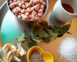 A picture of step 1 of Shengdana Chutney.