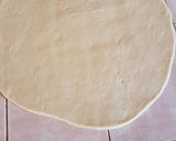 Foto del paso 4 de la receta: Tarta de ricota con dulce de leche