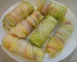 A picture of step 3 of Easy Microwave-Steamed Pork and Chinese Cabbage Wraps.