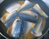 A picture of step 2 of Miso Simmered Mackerel.