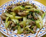 A picture of step 4 of Stir Fried Celery and Pork with Oyster Sauce.