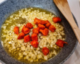 Foto del paso 2 de la receta: Fideuá de chistorra y champiñones a la sidra