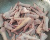 Hình bước làm 1 của món Canh chân gà hầm đậu phộng 🥜🥜