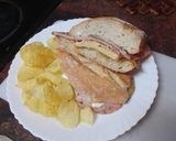 Foto del paso 7 de la receta: Bocadillo de lomo con tortilla francesa, tomate asado y alioli